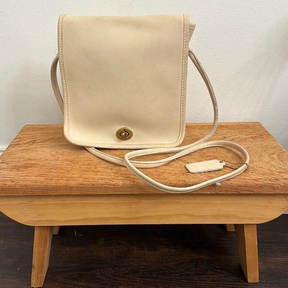 Coach Handbags - Vintage Coach 9620 Mid 80’s ivory Compact Pouch Bag